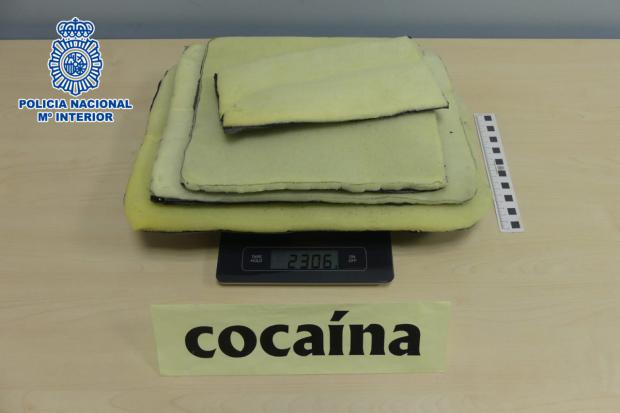 El peso bruto de la cocaína, de gran pureza, era de más de 5,2 kilos.