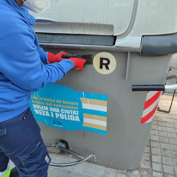 Más de 200 intervenciones al mes acumula el servicio de recogida de residuos en L'Hospitalet