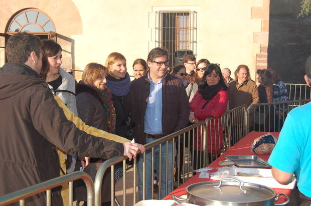 Carme Forcadell, presidenta del Parlament de Cataluña y Lluïsa Moret, alcaldesa de Sant Boi, en el almuerzo Pagés de la Masia Can Julià. 