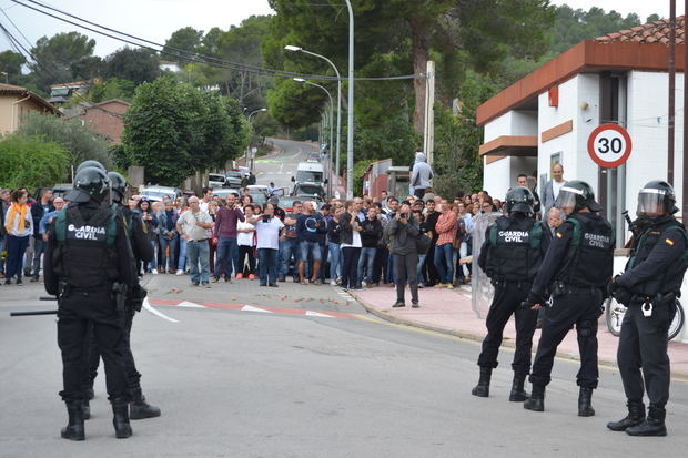 La Fiscalía denuncia a profesores del IES El Palau de Sant Andreu de la Barca por “humillar” supuestamente a hijos de guardias civiles tras el 1-O