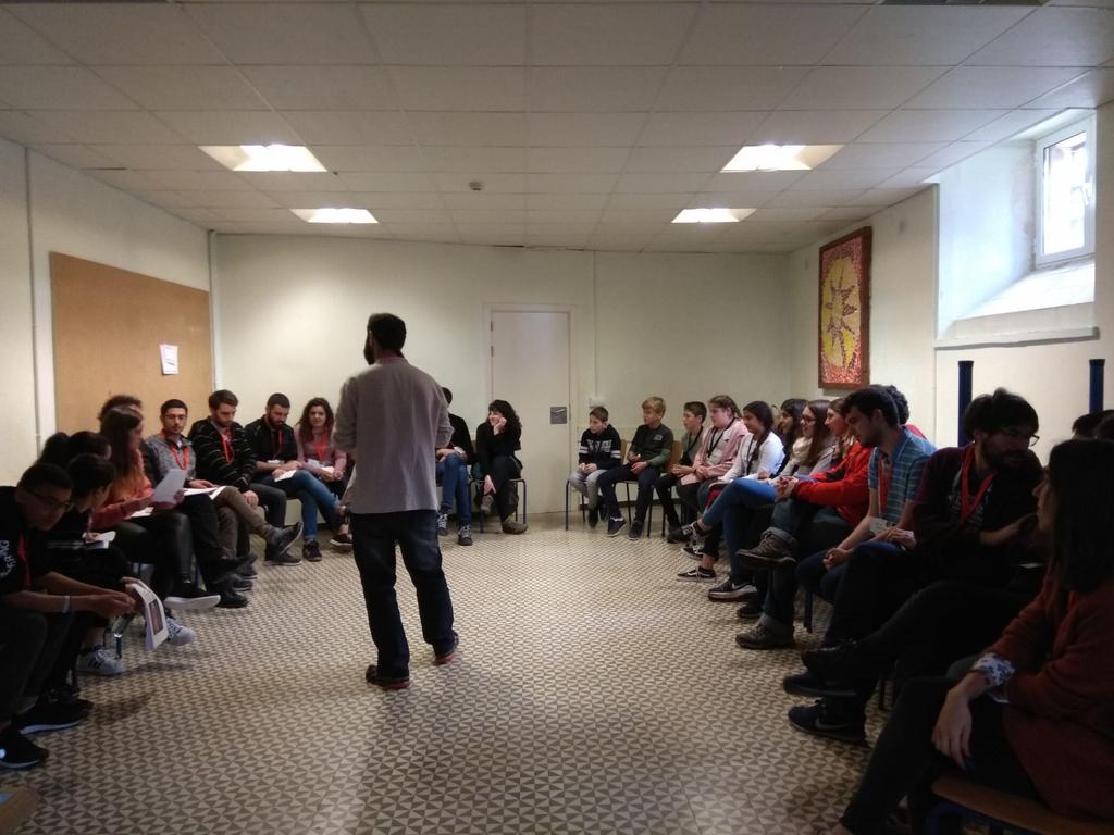 El Consell Nacional de la Joventut lleva a L’Hospitalet el debate sobre el racismo y las violencias machistas en las redes sociales