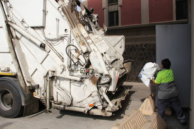 El Port de Barcelona destruye 3,2 toneladas de productos de venta ambulante en menos de un año