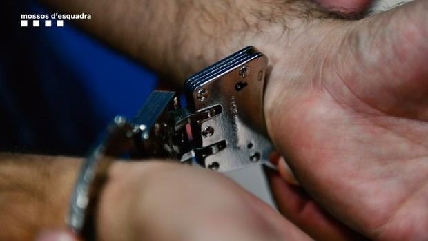 Los Mossos d’Esquadra detienen a un hombre por cinco robos en viviendas de Sant Just Desvern
