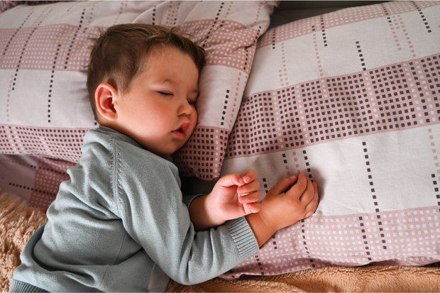 El Hospital Sant Joan de Déu alerta sobre las apneas en los infantes en el Día Mundial del Sueño