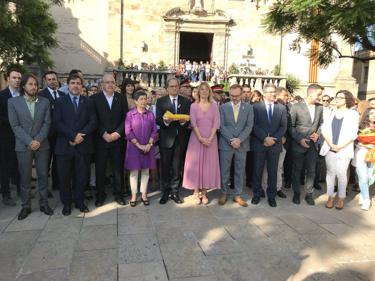 La ofrenda en la tumba de Casanova en Sant Boi centra la Diada en la comarca