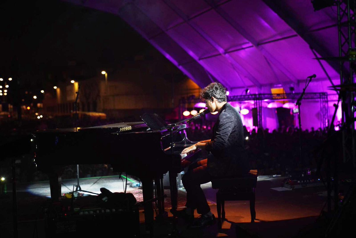 La música y los fuegos artificiales ponen fin a cuatro días intensos de fiesta en El Prat