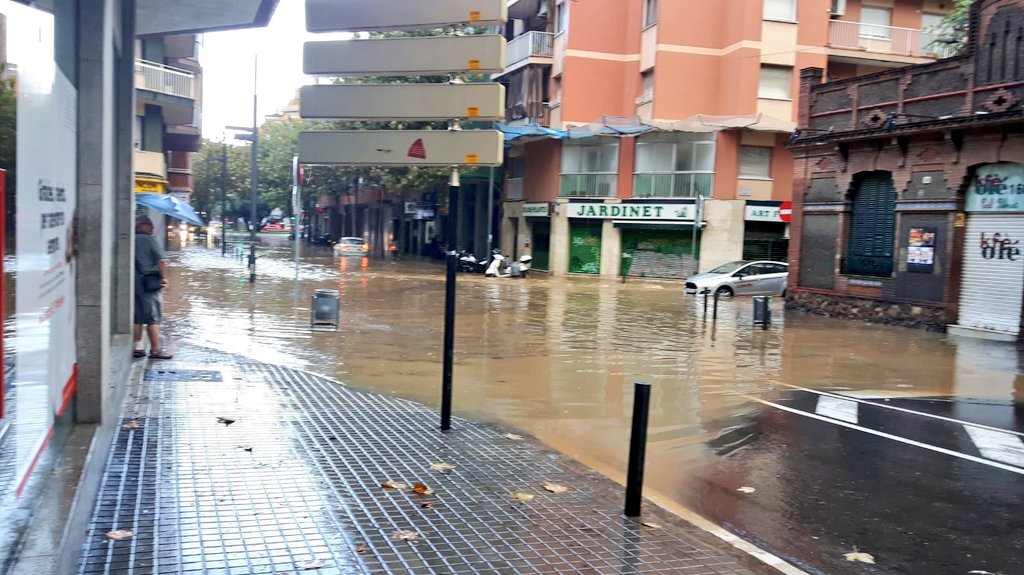 La tromba de agua colapsa diversos puntos del territorio