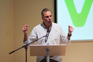 Javier Ortega durante el acto de Vox en Sant Vicenç dels Horts.