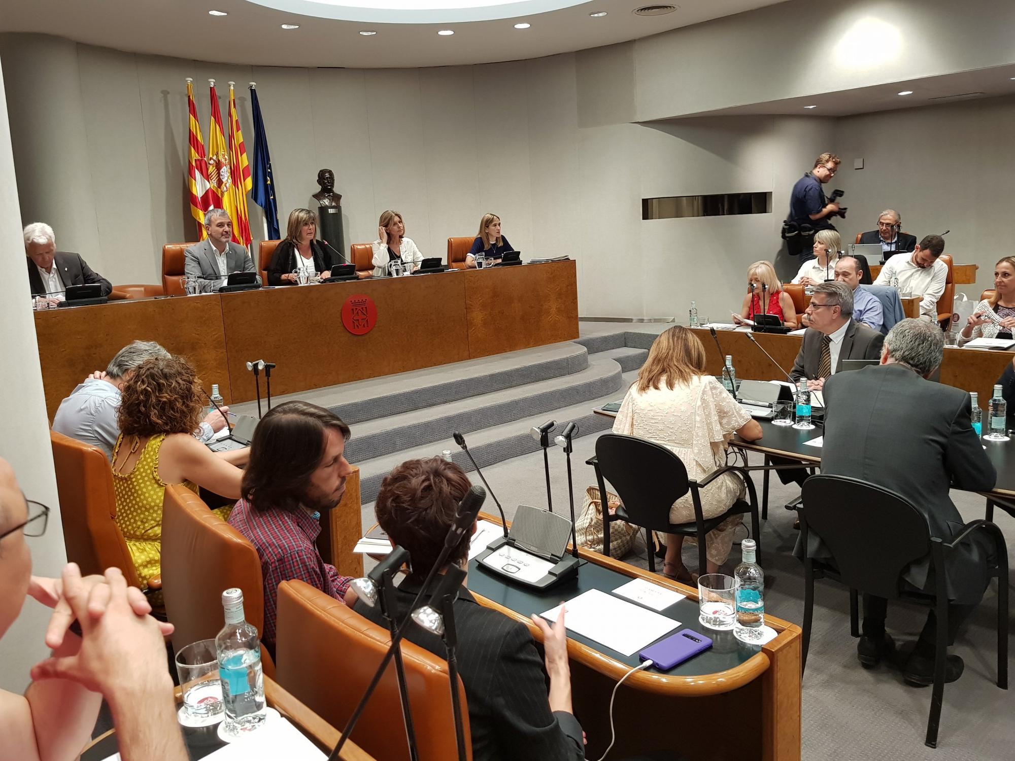 Primer revés de Marín: El Pleno de la Diputación vota a favor de recolocar el lazo amarillo