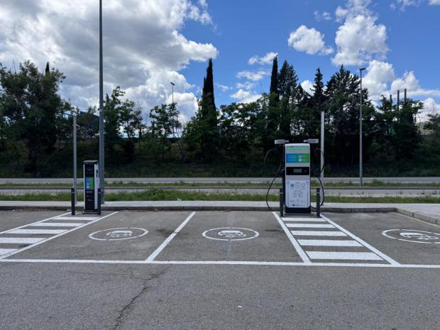 Nueva estación de recarga para coches eléctricos en la carretera de Caldes de Molins de Rei