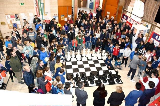 ¡La felicidad de estos jóvenes ajedrecistas nos encanta! ¡Son el futuro! Foto: Patricia Claros Aguilar (@Patriciaajedrez).