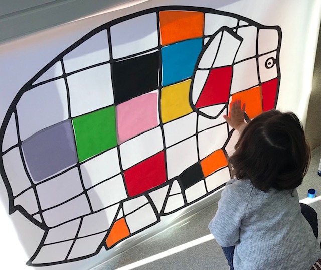 La Escuela EMB La Casa de les Flors fomenta el respeto por la diversidad con “Diversicuentea”