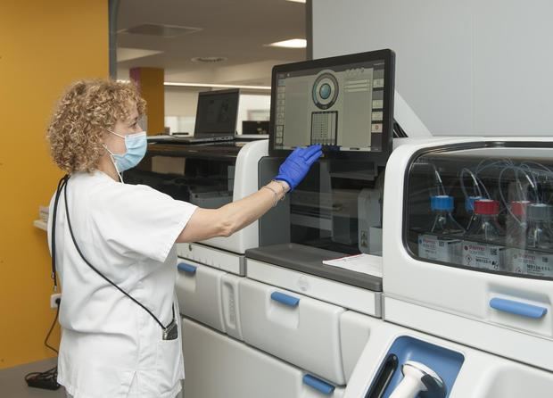 Instalan el primer analizador clínico automatizado y asistencial de España en el Hospital de Bellvitge