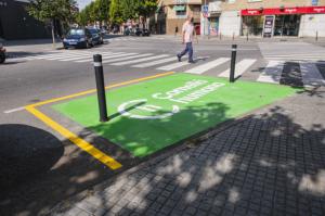 Cornellà invierte 240.000 euros en mejorar los pasos de peatones