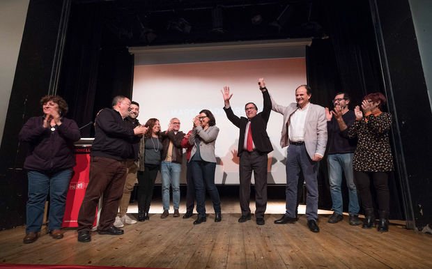 La diputada Eva Granados arropa al candidato socialista de Sant Esteve, Enric Carbonell