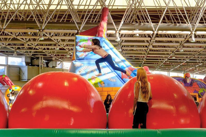 La Feria Infantil de Navidad de Cornellà viaja al mundo de los sueños en sus bodas de plata