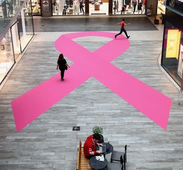 La AECC colocará un stand para recaudar fondos contra el cáncer de mama en Finestrelles