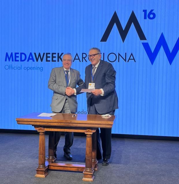 El consorcio de la Zona Franca recibe la medalla del Mediterráneo por el edificio DFactory