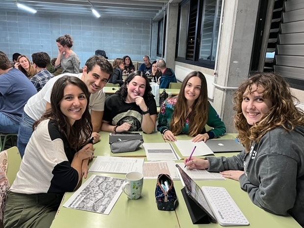 Alumnos de la Escuela Pia Mataró en el taller Henka