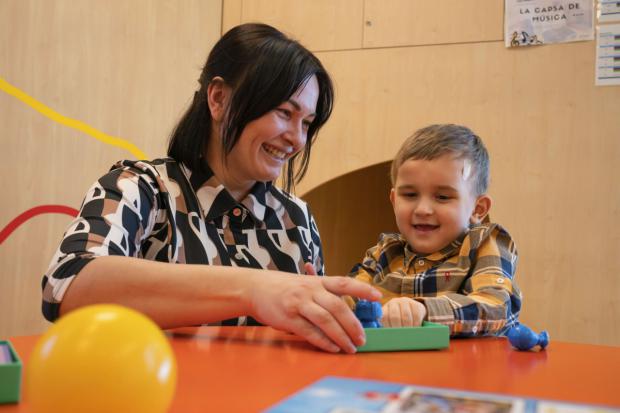 Un niño con un tumor cerebral agresivo es tratado con éxito con una medicación para el cáncer de pulmón en adultos