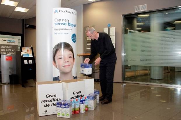 El Baix Llobregat i L’Hospitalet aporten 11.488 litres de llet a la campanya ‘Cap nen sense bigoti’ de La Caixa