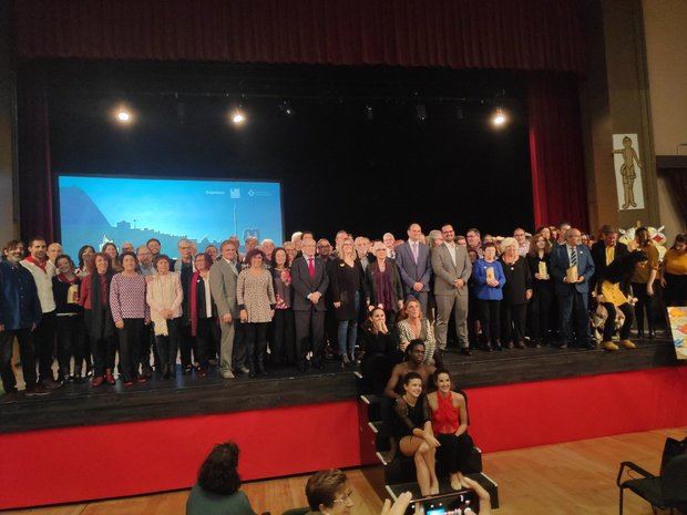 Foto de familia de los X Premios de Reconocimiento Cultural del Baix Llobregat. 