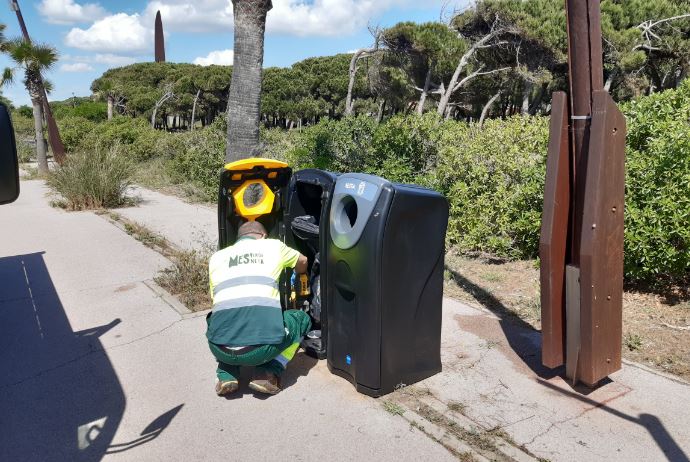 Gavà acondiciona sus playas cumpliendo las exigencias sanitarias de la desescalada del covid-19
