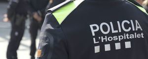 La Guàrdia Urbana de L'Hospitalet detiene a un hombre que huye de un control con un coche robado y sin carnet de conducir