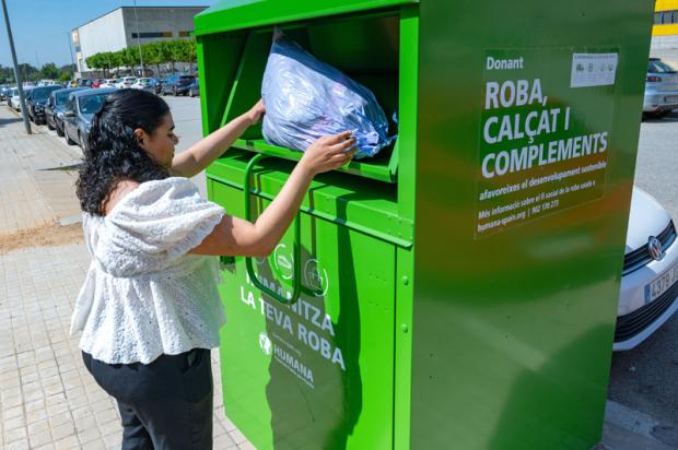 Transforma tu armario en un mundo mejor. 409.000 prendas de ropa cobran una segunda vida en el Baix