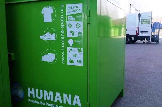 Humana potencia el reciclaje de ropa usada en el Baix Llobregat