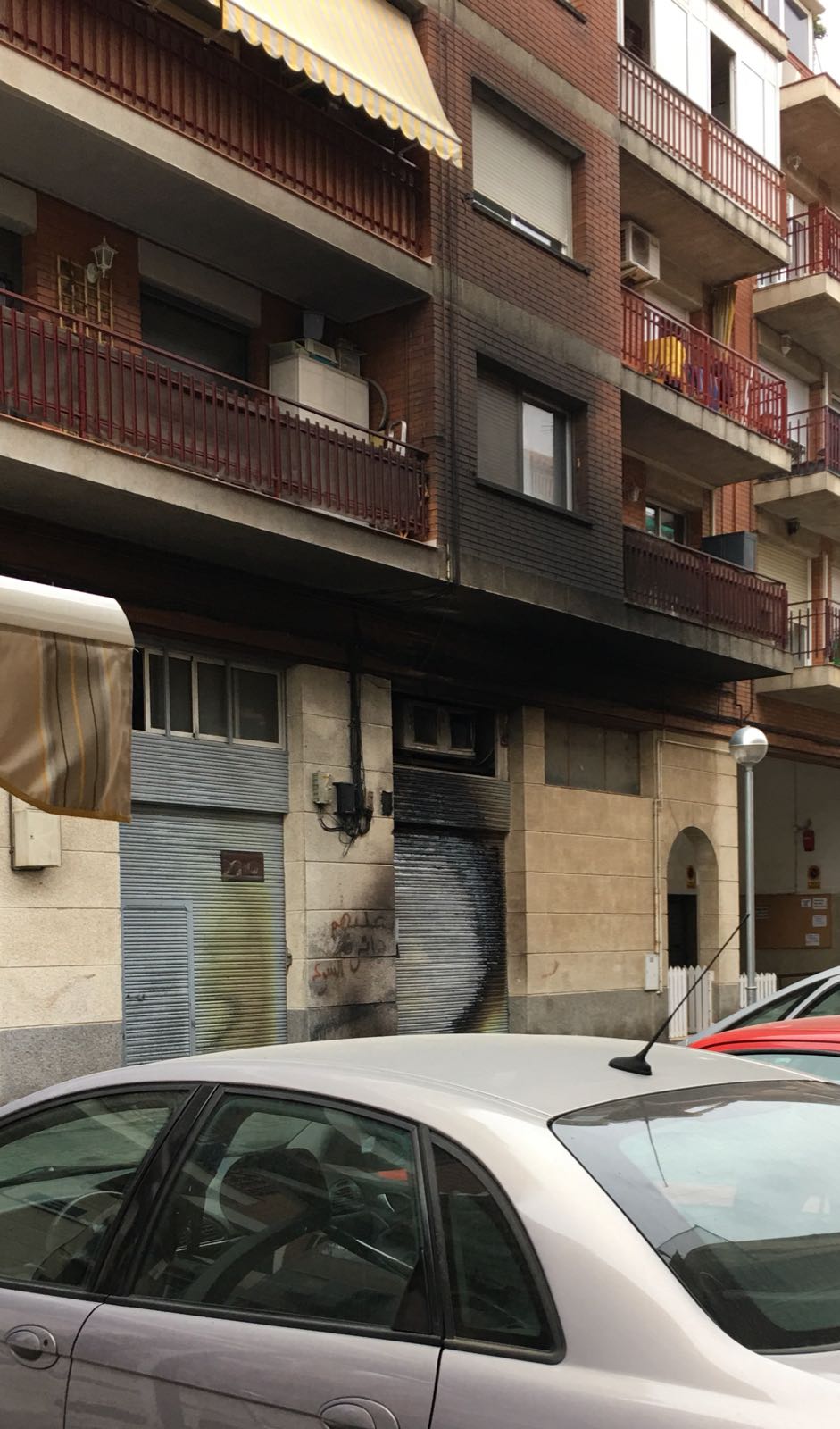Queman un coche delante de la entidad ‘Al Nour de la Cultura Islámica’ de Viladecans