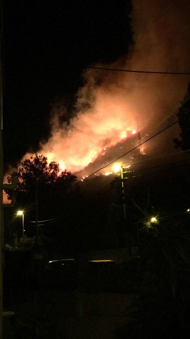 Un incendio forestal quema más de diez hectáreas en la zona del Poal de Castelldefels