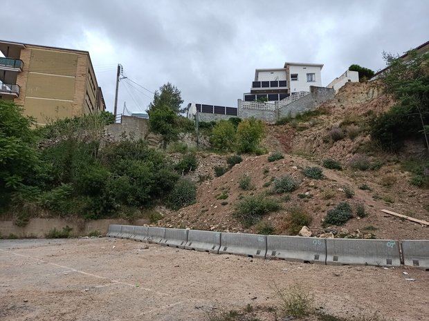 Comienzan las obras de restitución del talud de la Guixera d’en Bonastre