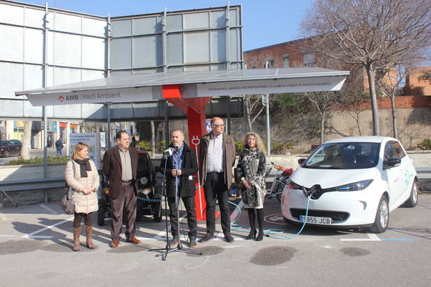 Sant Feliu de Llobregat estrena un punt de càrrega per vehicles elèctrics a partir d’energia solar