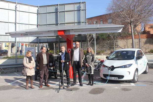 Sant Feliu de Llobregat estrena un punt de càrrega per vehicles elèctrics a partir d’energia solar