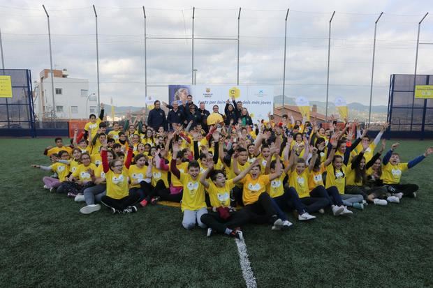 El exjugador del Barça Ronald Koeman inaugura una Cruyff Court en Sant Vicenç dels Horts