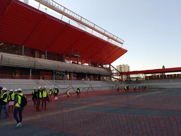 Vista de las obras desde lo que será el césped. 