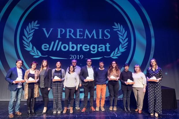 Fotografía de familia de los premiados el año pasado en el Teatro Atrium de Viladecans.