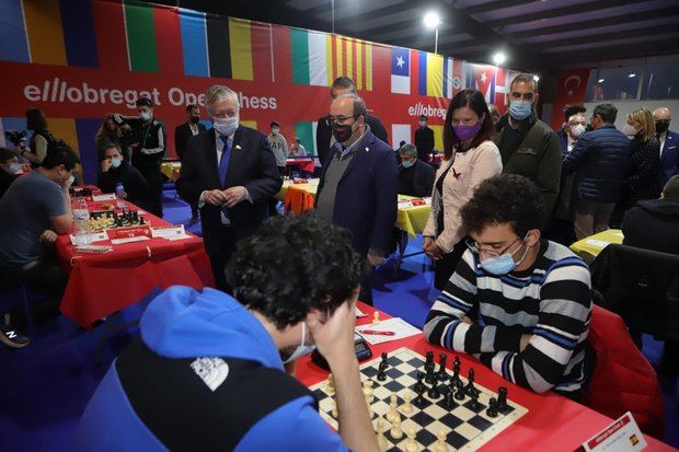 Miquel Iceta visita elllobregat Open Chess junto con las alcaldesas de Sant Boi y Castelldefels