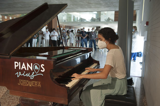 Instalan un Piano Viu en el vestíbulo de Consultas Externas del Hospital de Bellvitge