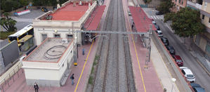 Avanzan los trabajos de adecuación del cableado en las instalaciones de la estación de tren de Sant Feliu