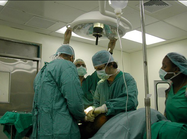 El Hospital de Bellvitge restringe el acceso de acompañantes para frenar el brote de coronavirus de L'Hospitalet