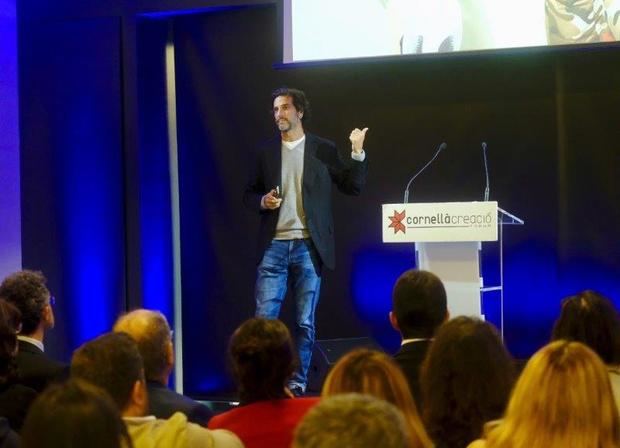 Javier Goyeneche durante su conferencia en el auditorio del WTC de Almeda Park