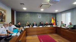 El alcalde de Castelldefels pide más recursos para frenar el top manta en la playa
