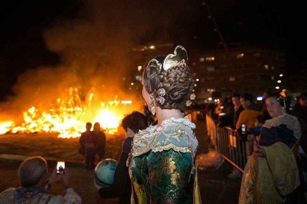 Tradicional 'Cremà' en la Plaza de Jaume Balmes de Gavà. 