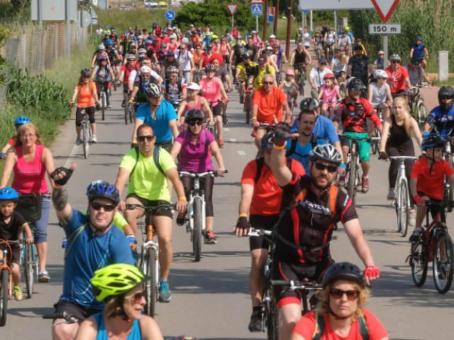 Los mejores ciclistas del mundo cruzan la línea de meta en Viladecans: la quinta etapa de La Volta