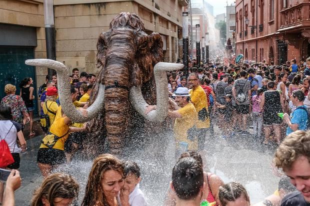 La Húngara, Hotel Cochambre y Las Migas acompañarán al Mamut en la Fiesta Mayor de Viladecans