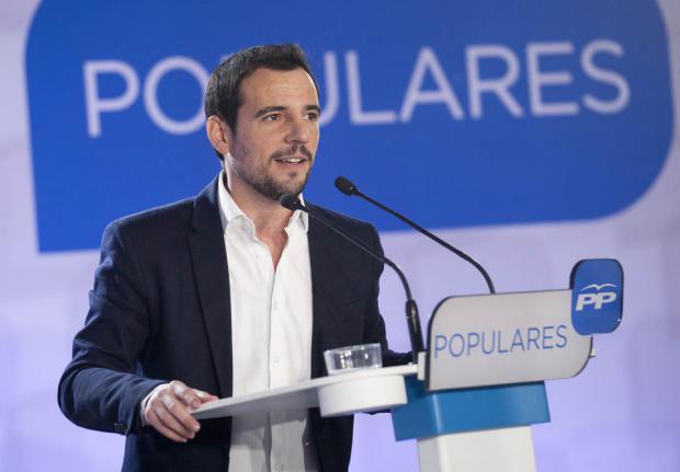 Dupla que suma: Manu Reyes, alcalde de Castelldefels, nº 2 del PP en la carrera por la Generalitat