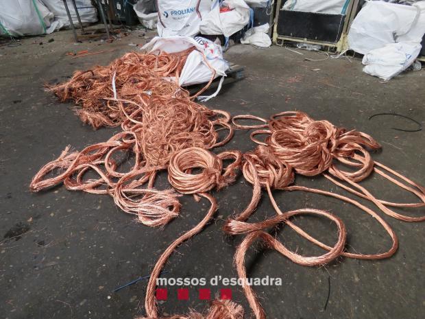 Desmantelada en Esparreguera una banda criminal madrileña que robaba y vendía cableado de cobre