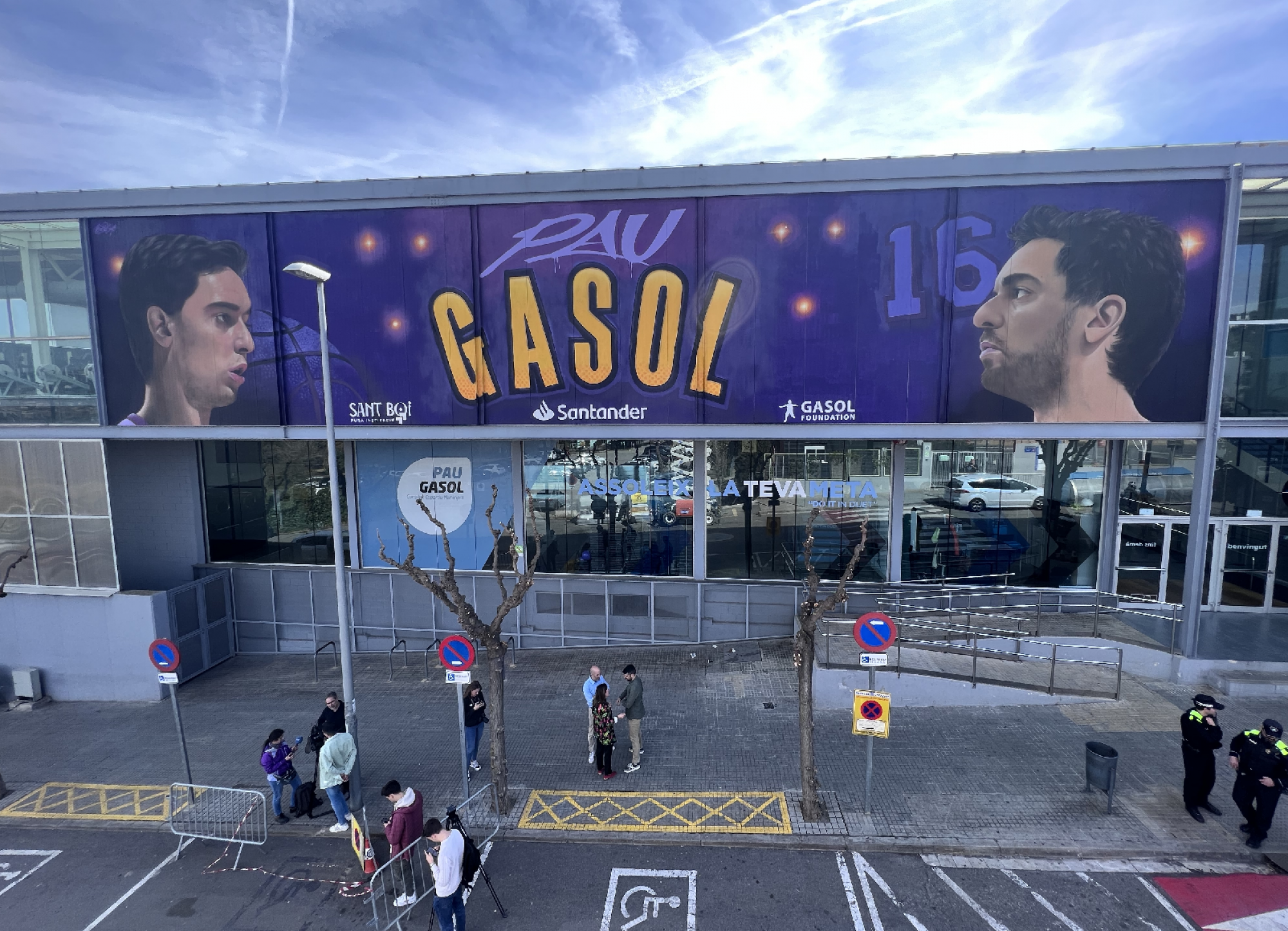 El impresionante mural gigante de Pau Gasol que está causando sensación en Sant Boi